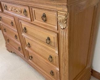 HOOKER 9 Drawer Dresser