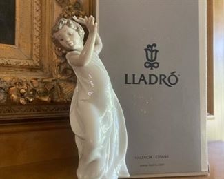 LLADRO "Lily" Figurine