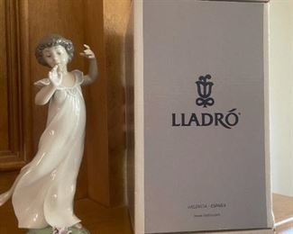 LLADRO "Violets, Time of Innocence" Figurine