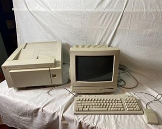 Classic Apple Macintosh LC