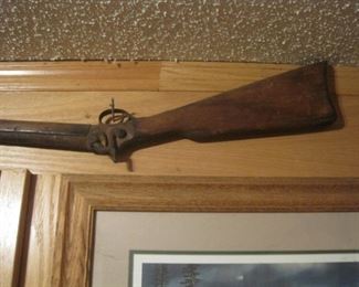 Shotgun , wall hanger.