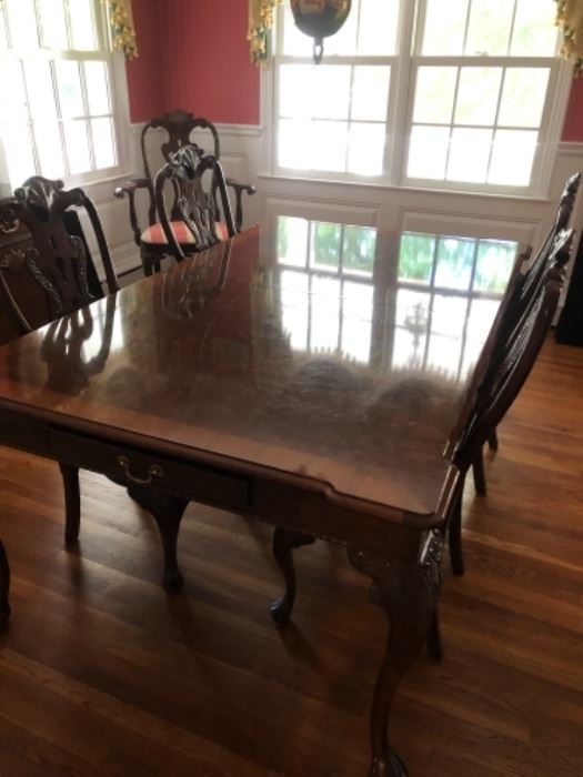 Henredon dining room with 6 chairs, 2 leaves and custom pads!