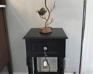 Small Side Table /Metal Twig Lamp w/Bird Nest