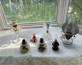 Assortment of oil on lamps 
