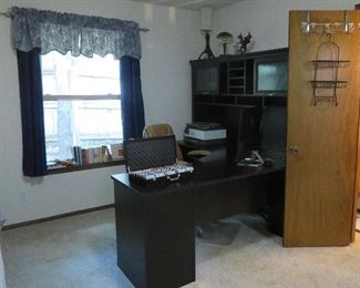 Nice home office desk with hutch