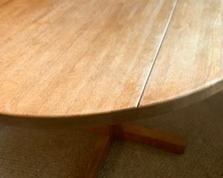 Butcher block round dining table