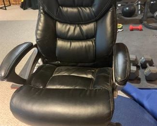 Black Serta True Seating Concepts office chair