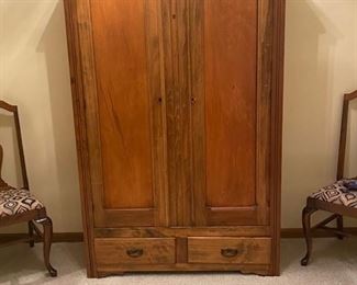 This armoire is looking for a new home!?  Will you be the one to snag this deal?  Lots of storage space to keep your house all nice & tidy : )