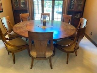 This table is perfect for larger families! Everyone can be around the same table AND see the whole family at once.  This is in pristine condition and has leafs that can be taken out for a smaller table. 