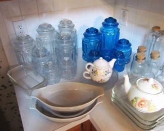 Lots of vintage items! - Pyrex, Anchor Hocking, China, Glassware, Enamelware, Cast-iron, Small Appliances, & more!