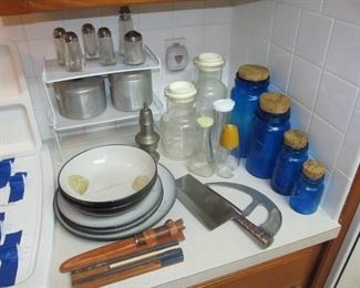 Lots of vintage items! - Pyrex, Anchor Hocking, China, Glassware, Enamelware, Cast-iron, Small Appliances, & more!