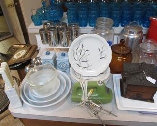 Lots of vintage items! - Pyrex, Anchor Hocking, China, Glassware, Enamelware, Cast-iron, Small Appliances, & more!