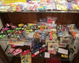 VINTAGE - Matchbox, Hotwheels, Dinky, Tootsie, Auburn, Days Gone By. The oldest dating from the 1960s-1970s   Don't miss this collection!