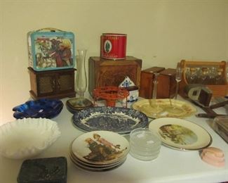Misc vintage decor, vintage lunchbox, Antique stereoscopes & cards. 