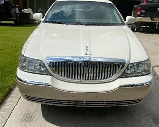 2005 Lincoln Town Car Signature Limited
108k miles. 