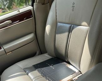2005 Lincoln Town Car Signature Limited
108k miles. 