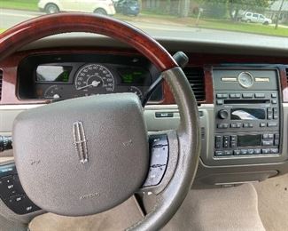 2005 Lincoln Town Car Signature Limited
108k miles. 