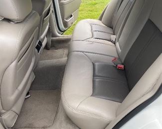 2005 Lincoln Town Car Signature Limited
108k miles. 