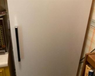 GE Freezer
28 in wide, 28.5 deep, and 61.5 tall