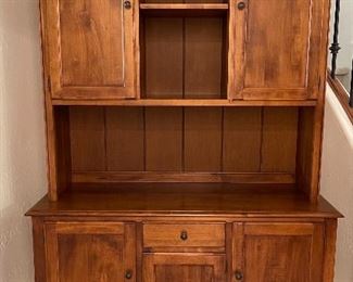 Beautiful Ethan Allen Hutch