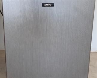 Sanyo Mini Fridge