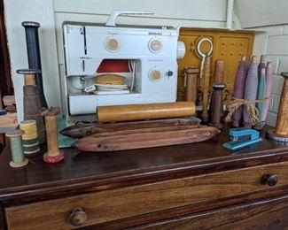 OLDER WORKING BERNINA SEWING MACHINE WITH ATTACHMENTS, SPINDLES, WEAVING TOOLS 