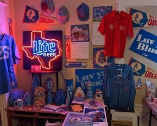 VINTAGE NEON TEXAS LITE BEER SIGN & MORE OF THE OILER COLLECTION