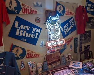 VINTAGE SPUDS MACKENZIE NEON LIGHT & PART OF LARGE OILER COLLECTION