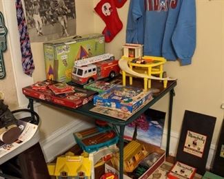 FISHER PRICE LITTLE PEOPLE TOYS, GAMES, & MORE OILER STUFF