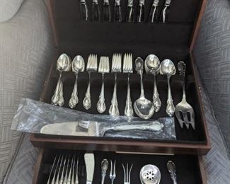 TOWLE "LEGATO"  STERLING SILVER SET ~SERVICE for 8 + SERVING PIECES...ALL LIKE NEW