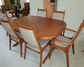 $1600.00, Nordic Furniture Canada, 42 x 60" + two 19" leaves & 6 chairs excellent condition original upholstery