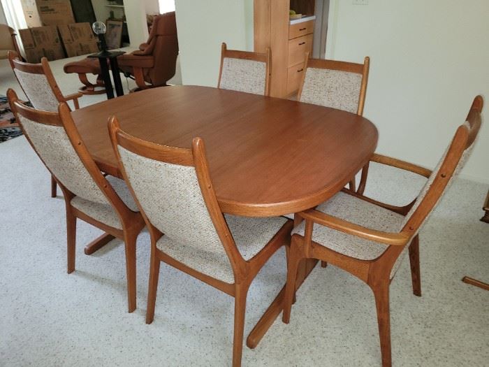 $1600.00, Nordic Furniture Canada, 42 x 60" + two 19" leaves & 6 chairs excellent condition original upholstery