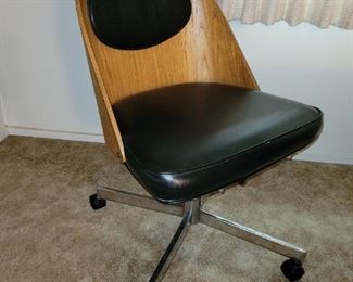 $140.00, MCM FAULTLESS DOERNER Rolling Task Office Chair like new