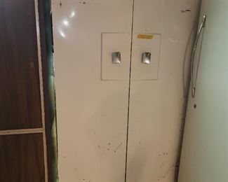 Vintage metal cabinet $10