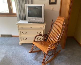 (2) Hickory Wood Amish Wood Rocking Chairs, Lexington Off White (3) Drawer Dresser (1 of 5 Piece Bedroom Set)