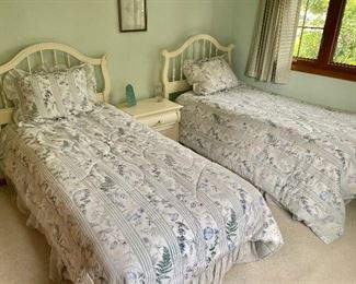 Lexington Off White Twin Beds with Posturepedic Mattress Sets, Off White Night Stand (3 of 5 Piece Bedroom Set)