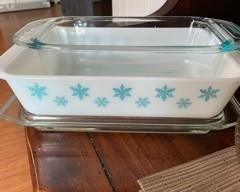 Vintage Pyrex 548-B White & Turquoise Snowflake 1-1/4 Quart Casserole Baking Dis