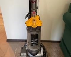 Dyson DC33 Multi Floor Bagless Vacuum Cleaner W/Attachments Yellow