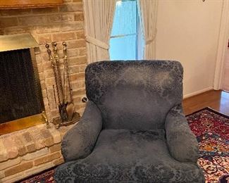 COMFORTABLE CHAIR/ CUT VELVET UPHOLSTERY 