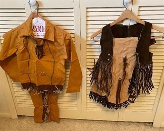 CHILDS WESTERN AND INDIAN OUTFITS 