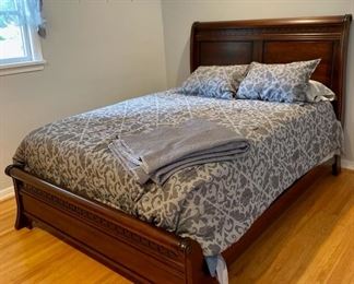 QUEEN SLEIGH BED 