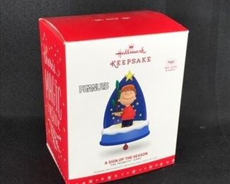 Hallmark Keepsake 2016 Peanuts Gang Holiday Ornament NIB