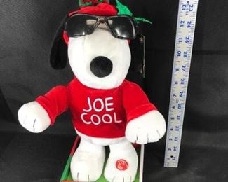 Peanuts Joe Cool Snoopy Animated Musical Figure