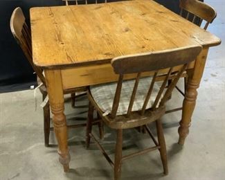 Antique Country Pine Table w 4 Chairs
