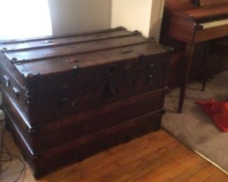 Vintage wood trunk with insert