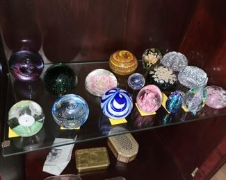 Paperweights signed by
Mt St Helen, Ornamental blown glass, St clair, Derian, Rolfe, Anton, Bagwell 