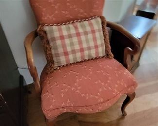 Pair of sitting arm chairs