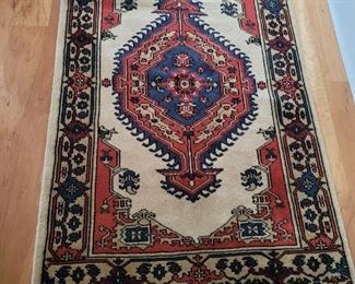 Hand knotted oriental rug 3'x5'