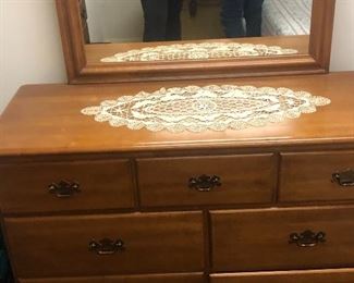 Dresser and mirror with head and footboard 