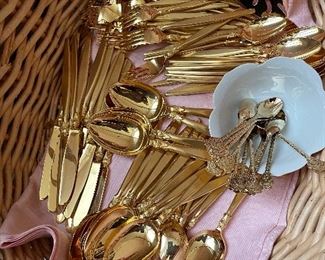 Gold pedal collection flatware
